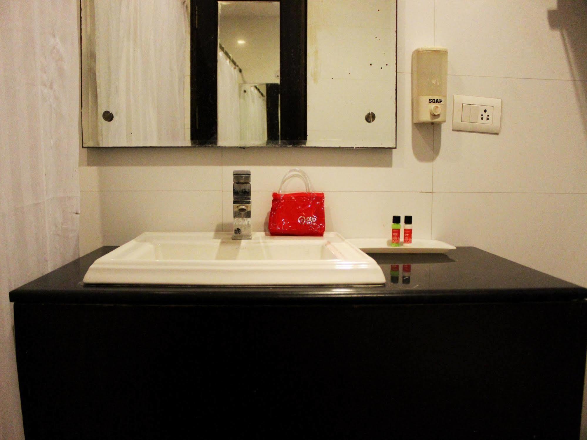 Hotel Siam International デリー エクステリア 写真